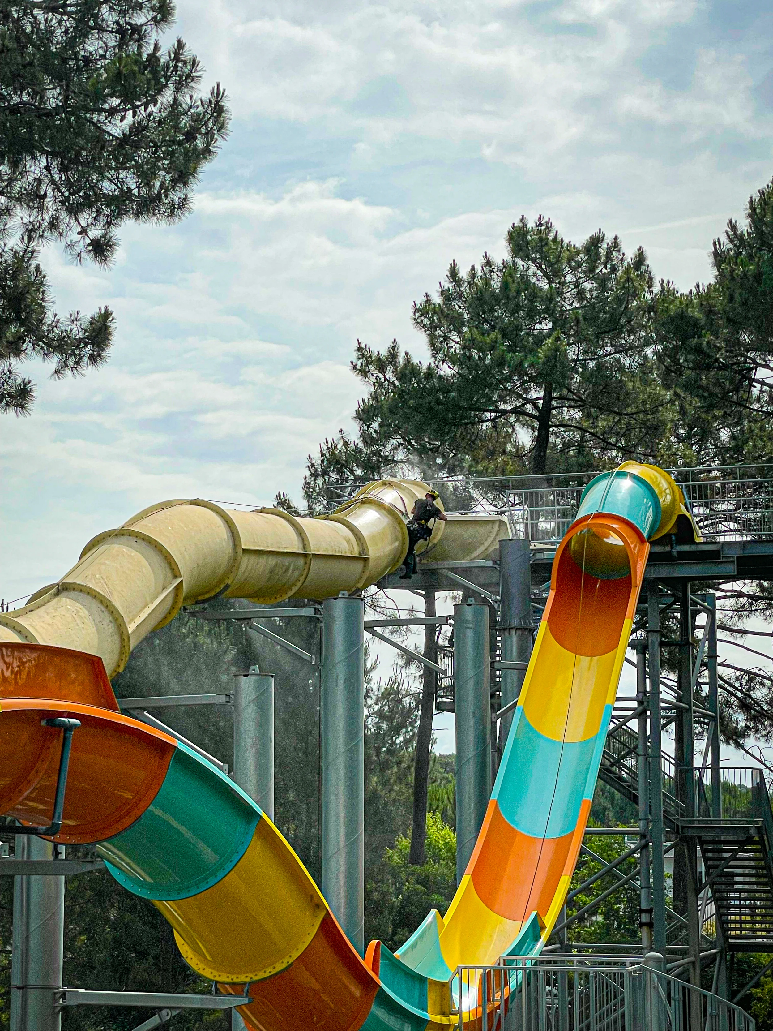 Intervention de cordistes MS Access pour raviver les couleurs chez AQUALAND à Gujan Mestras (industrie) – 4